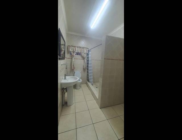 2 BEDROOM PROPERTY TO RENT IN LENNOXTON